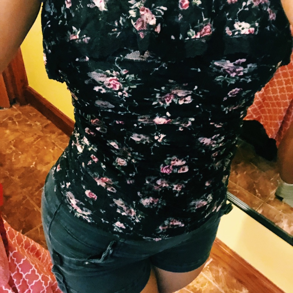 SOLD ! Floral bodysuit - versatile